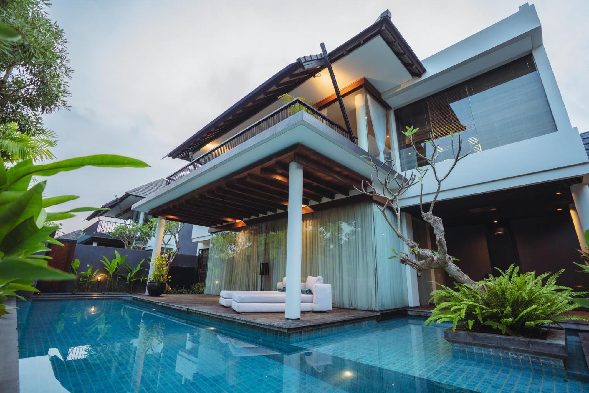 Javana Royal Villa *